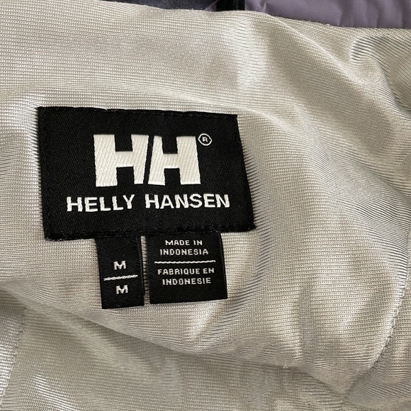 Helly Hansen Ski Coat, Size Medium, Lavender with white details - Picture 5 of 16